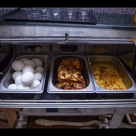 Hhk Downtown Hotel 4*