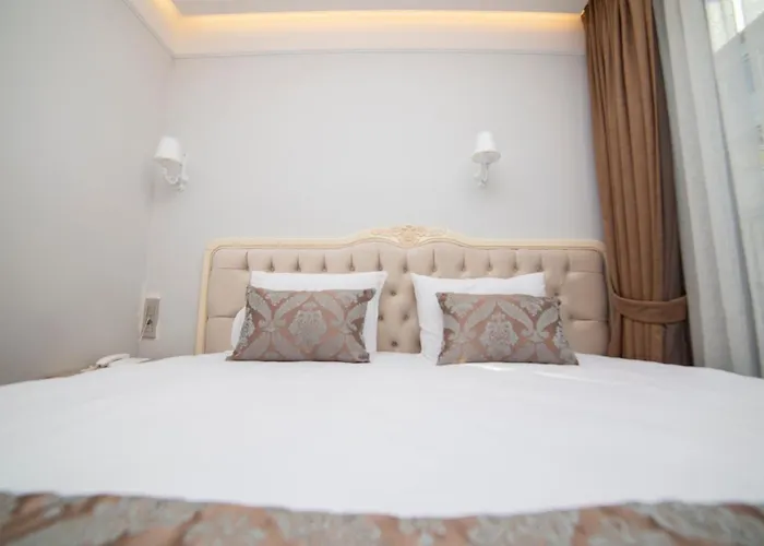 Hhk Downtown Hotel 4*