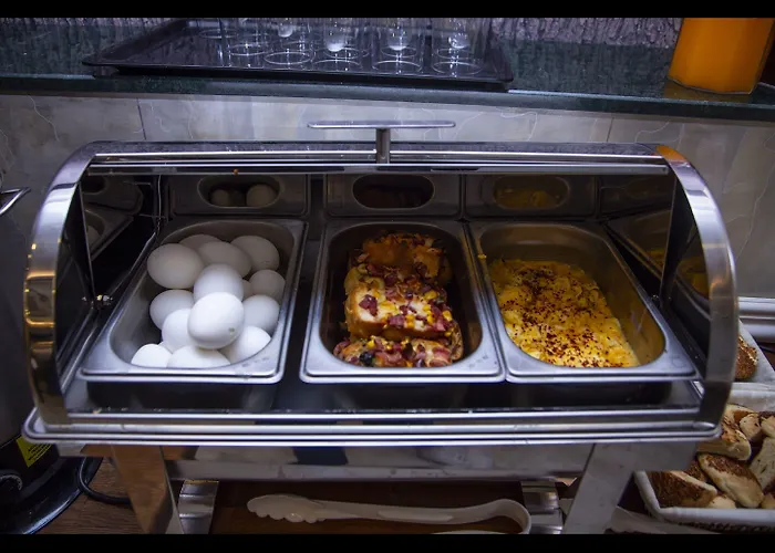 Hhk Downtown Otel 4*